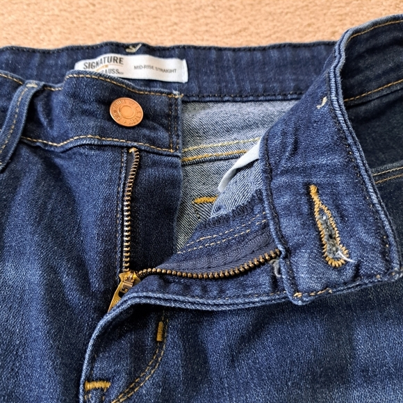 Levi's Signature Jeans Women's 29 Mid Rise  Straight Blue Denim Dark Wash - Picture 6 of 14